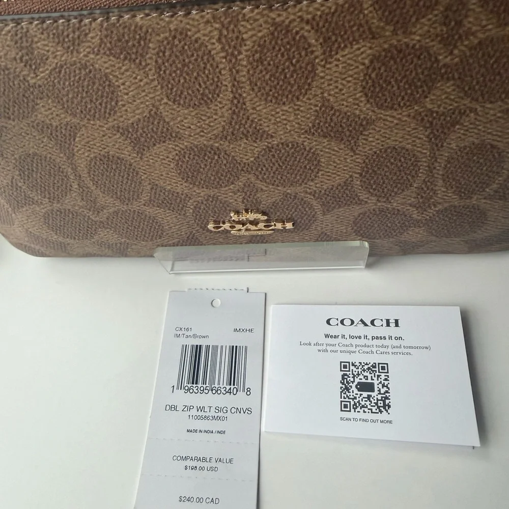 Coach Double zip Wallet in Signature /Wristlet. NWT - Picture 2 of 9